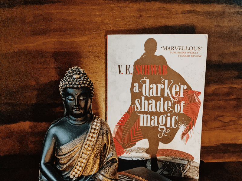 Book review of A Darker Shade of Magic by V E Shwab