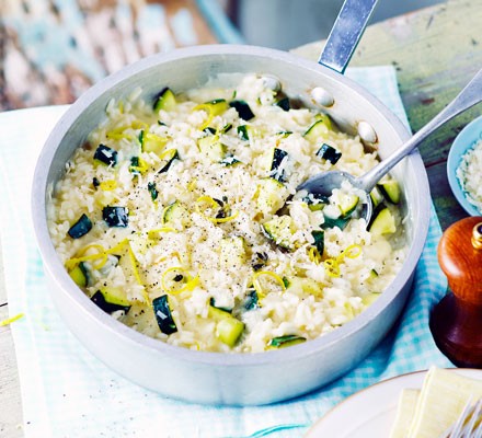 Comfort In 1 Bowl: One pot Dinners that would put even your FAV multi cuisine restaurants to shame. Courgette Lemon Risotto with sour cream