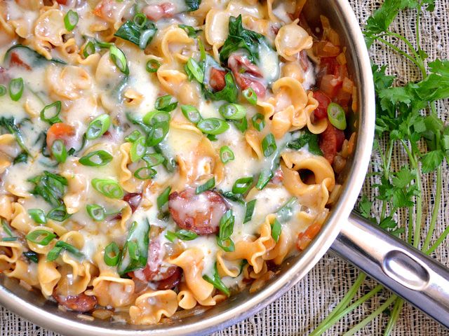 Comfort In 1 Bowl: One pot Dinners that would put even your FAV multi cuisine restaurants to shame. Creamy Spinach and Sausage Pasta