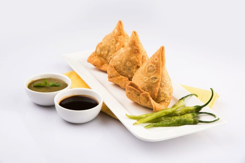 7 Lip Smacking Street Foods of Mumbai you simply cannot miss - Samosa