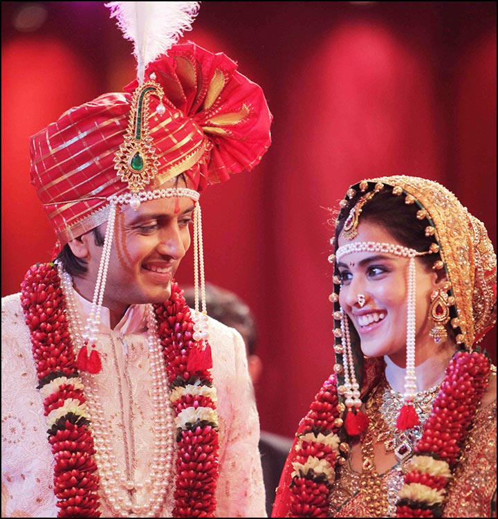 10 Bollywood Weddings: Celebrity Couples that left us Awestruck - Riteish Deshmukh and Genelia D’Souza Wedding