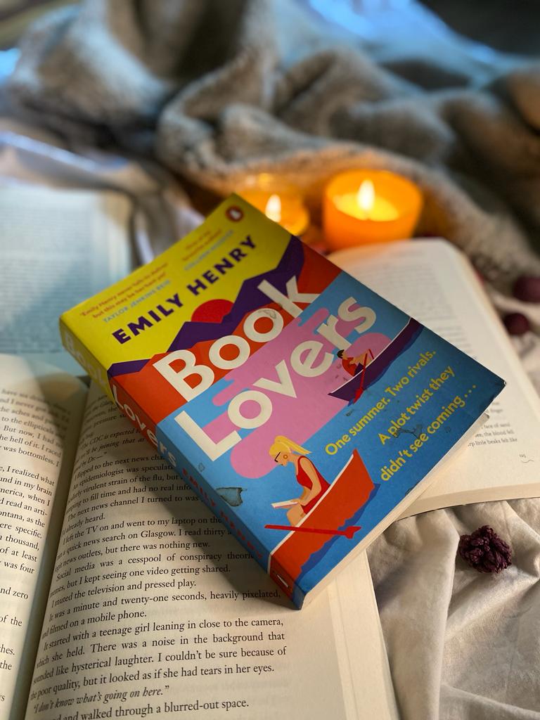 The Best Beach Read of 2022 - Book Lovers by Emily Henry