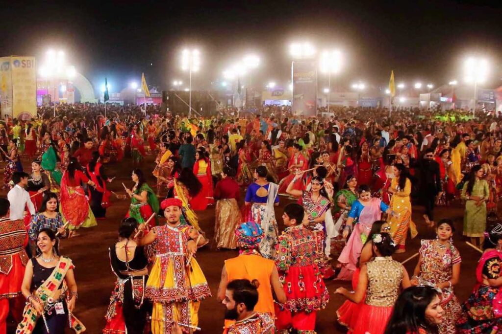 5 Best Places to Visit in Mumbai for Dandiya and Garba This Navratri!