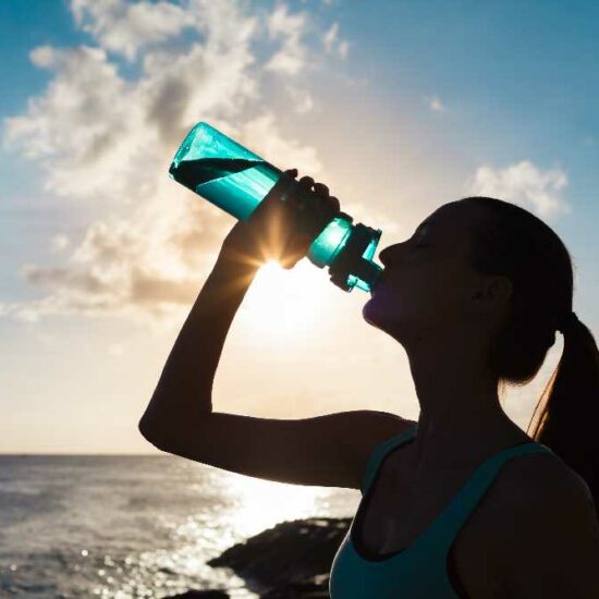 How to Stay Hydrated While Travelling