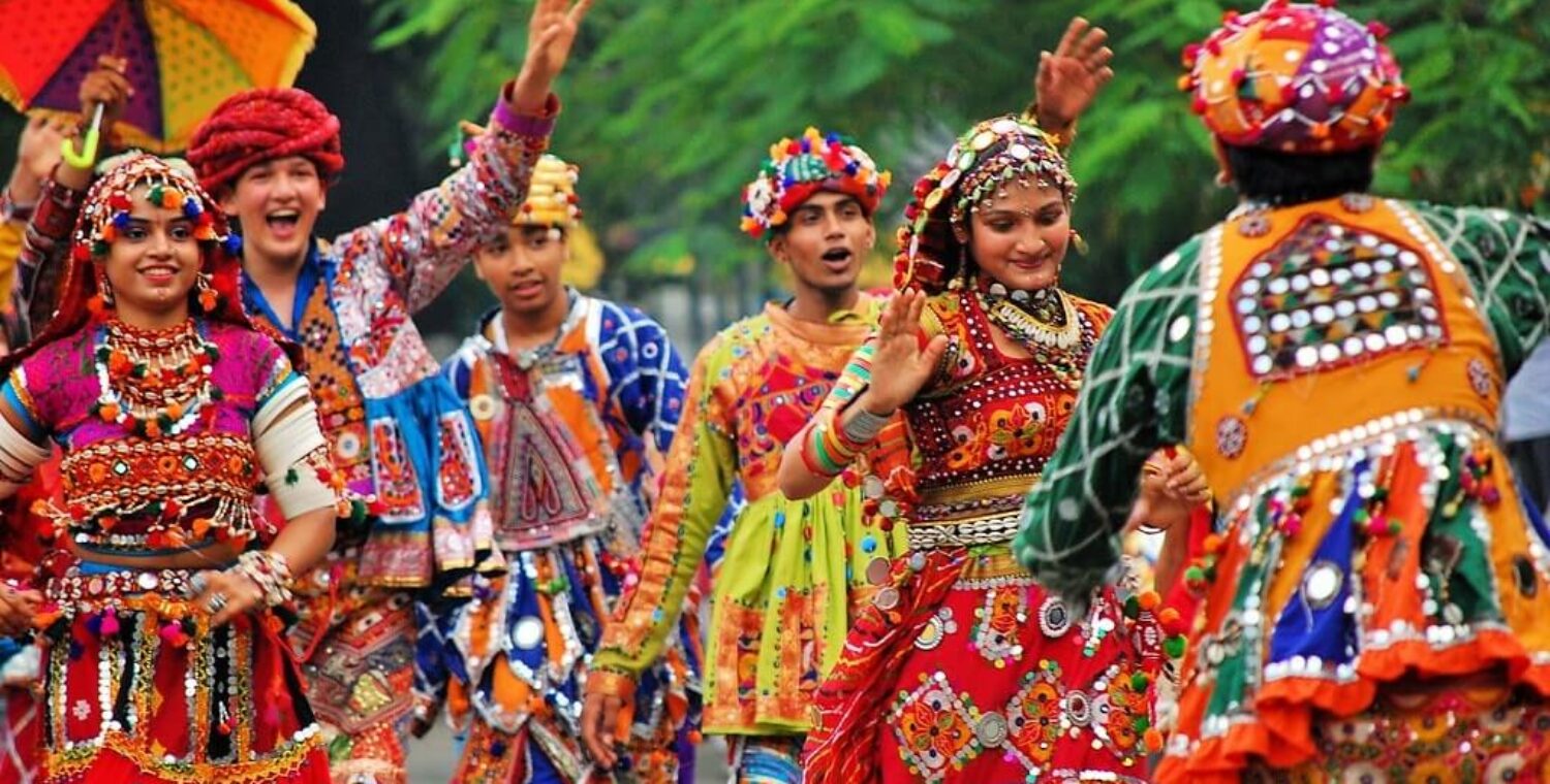 5 Best Places to Visit in Mumbai for Dandiya and Garba This Navratri!