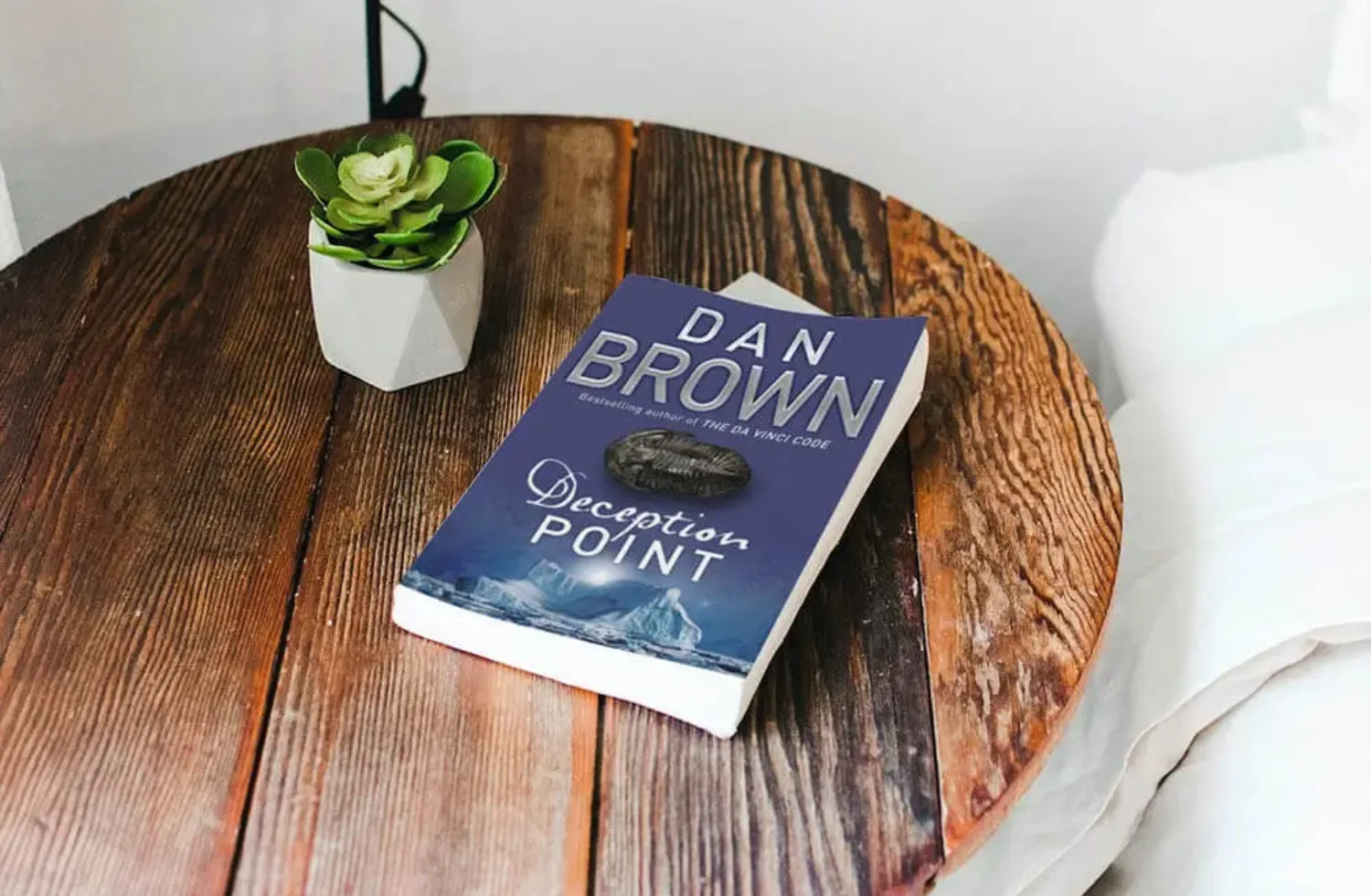 Dan Brown's Deception Point: A Masterclass in Suspenseful Storytelling