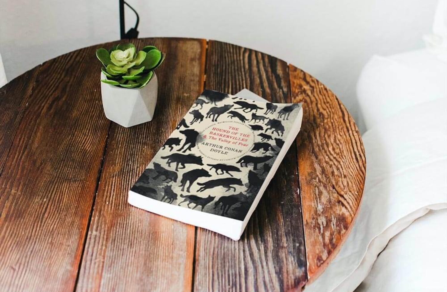 The Hound of the Baskervilles | Sir Arthur Conan Doyle | Book Review